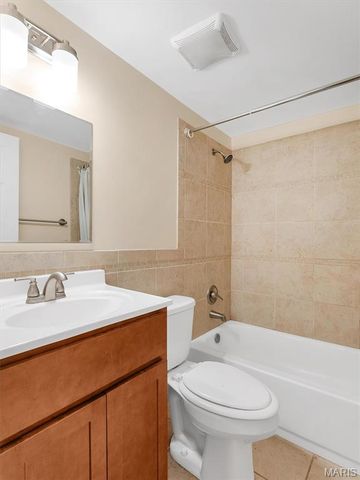 5321 Ville Angela Lane, Hazelwood, MO 63042