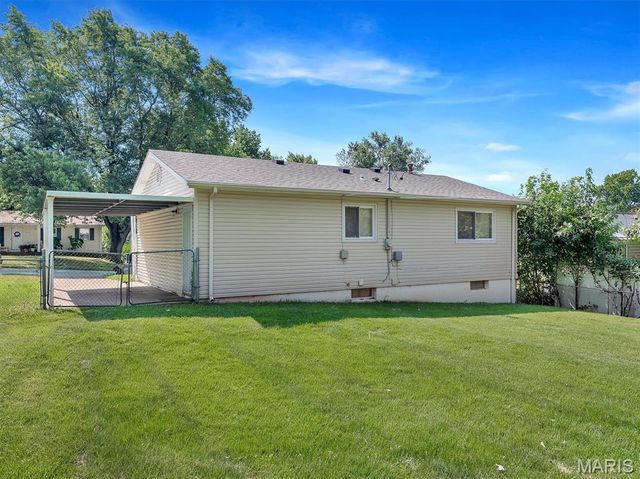 5321 Ville Angela Lane, Hazelwood, MO 63042