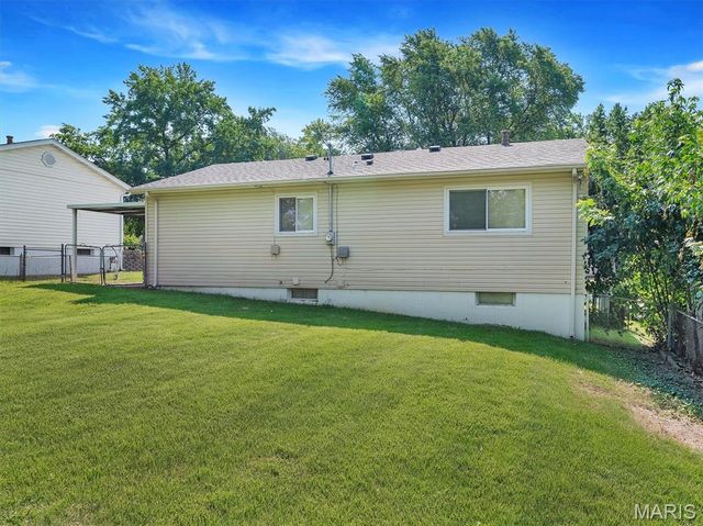 5321 Ville Angela Lane, Hazelwood, MO 63042