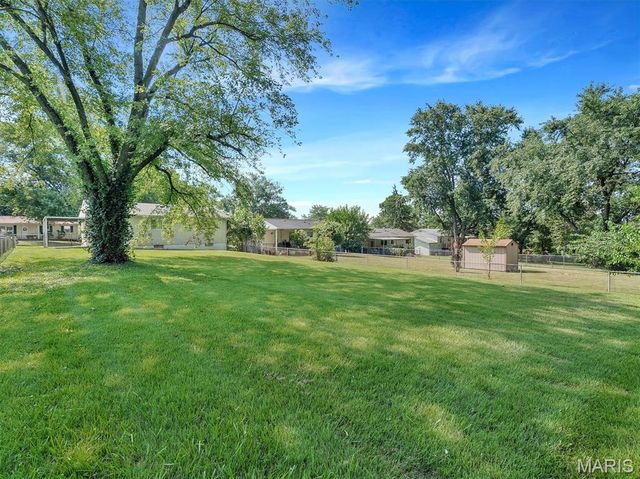 5321 Ville Angela Lane, Hazelwood, MO 63042