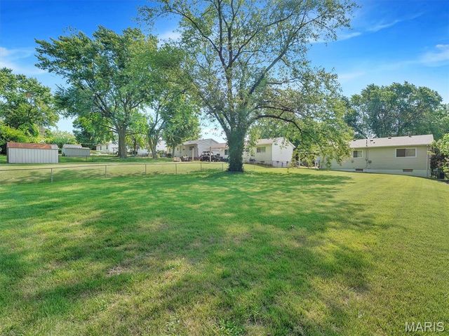5321 Ville Angela Lane, Hazelwood, MO 63042