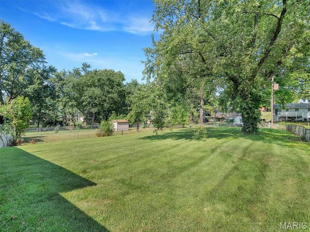 5321 Ville Angela Lane, Hazelwood, MO 63042