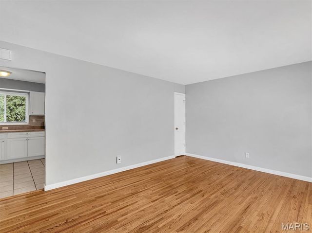 5321 Ville Angela Lane, Hazelwood, MO 63042