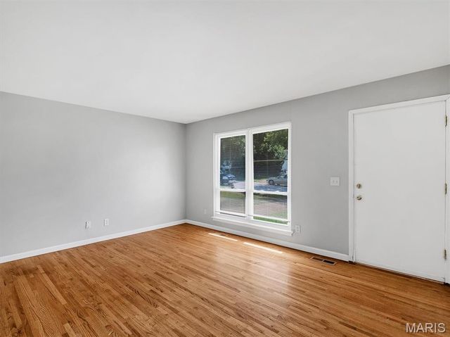 5321 Ville Angela Lane, Hazelwood, MO 63042