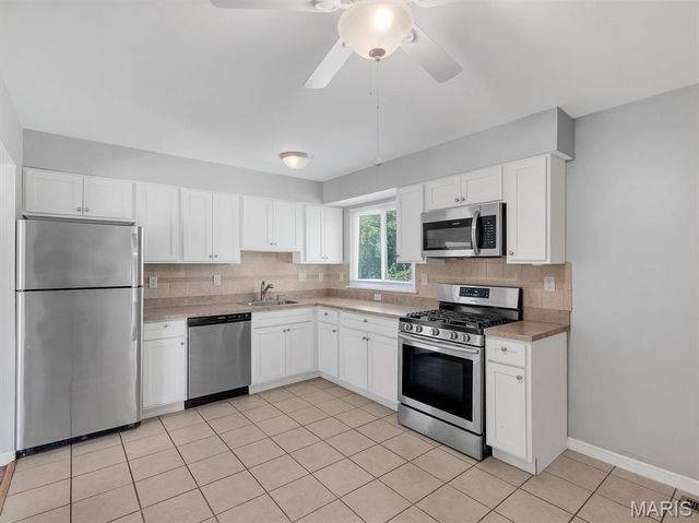5321 Ville Angela Lane, Hazelwood, MO 63042