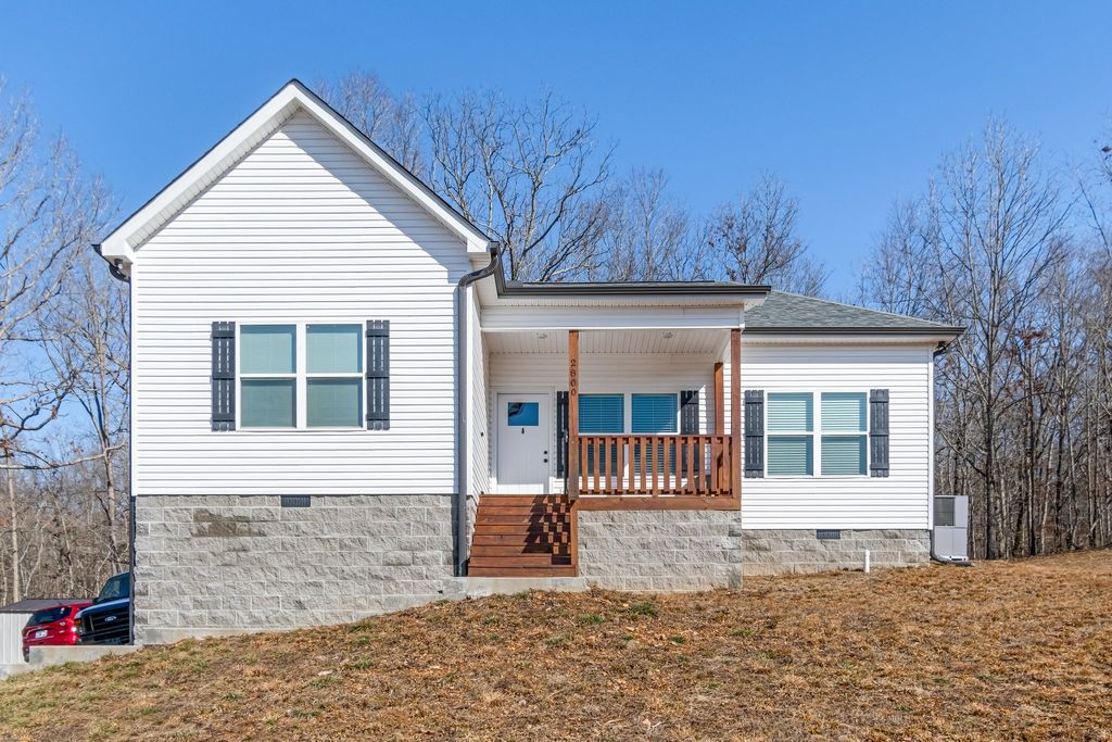 2800 N Hurricane Creek Rd, Mc Ewen, TN 37101