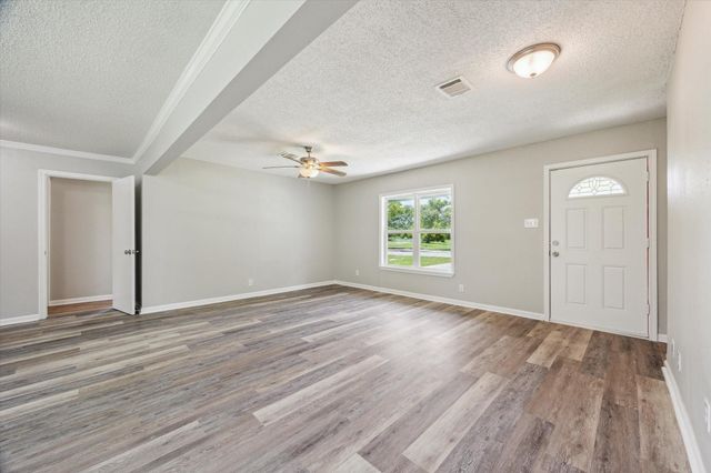 210 Laurel Street, Lake Jackson, TX 77566