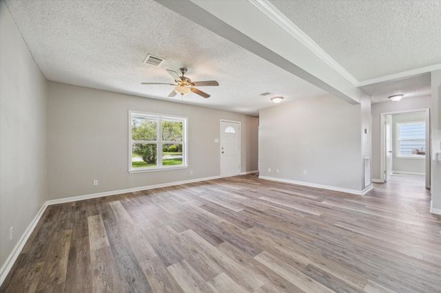 210 Laurel Street, Lake Jackson, TX 77566