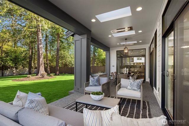 14030 NE 6th Place, Bellevue, WA 98007