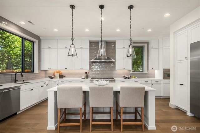 14030 NE 6th Place, Bellevue, WA 98007