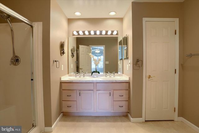 53 BURWICK DR, Mechanicsburg, PA 17050