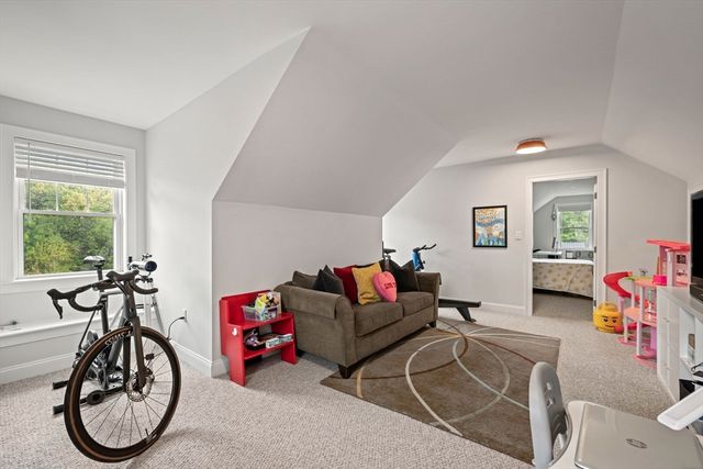 2 Summer Hill Cir 2, Arlington, MA 02474