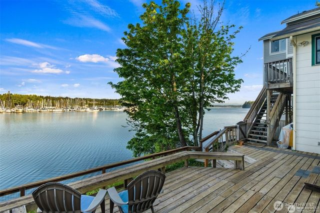 1333 East Bay Drive NE, Olympia, WA 98506