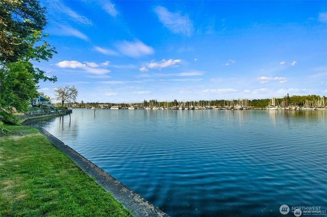 1333 East Bay Drive NE, Olympia, WA 98506