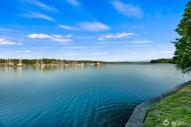 1333 East Bay Drive NE, Olympia, WA 98506