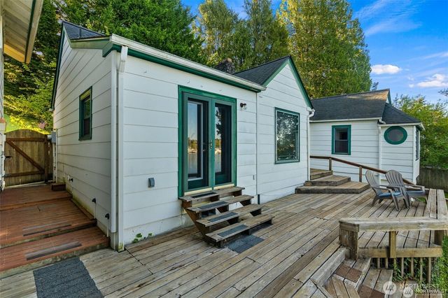 1333 East Bay Drive NE, Olympia, WA 98506