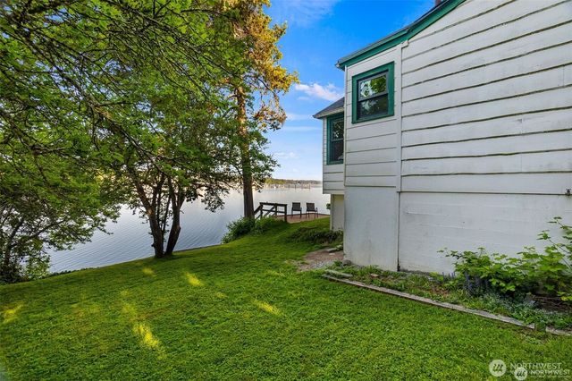 1333 East Bay Drive NE, Olympia, WA 98506