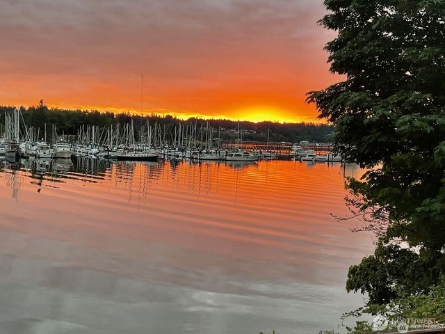 1333 East Bay Drive NE, Olympia, WA 98506