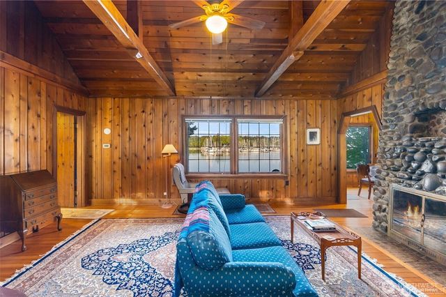 1333 East Bay Drive NE, Olympia, WA 98506