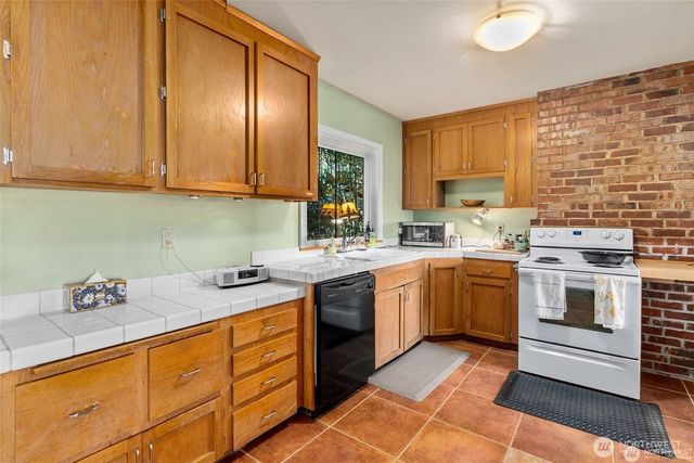 1333 East Bay Drive NE, Olympia, WA 98506