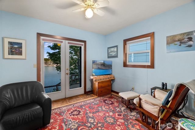 1333 East Bay Drive NE, Olympia, WA 98506