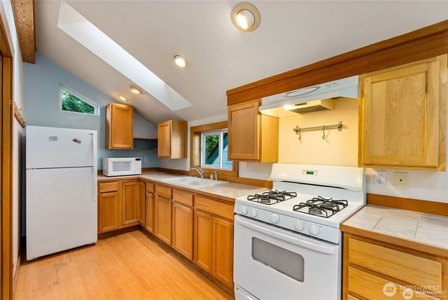 1333 East Bay Drive NE, Olympia, WA 98506