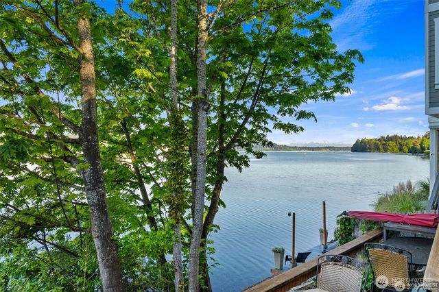 1333 East Bay Drive NE, Olympia, WA 98506