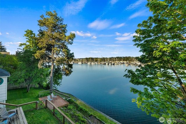 1333 East Bay Drive NE, Olympia, WA 98506