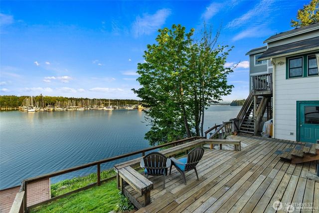 1333 East Bay Drive NE, Olympia, WA 98506