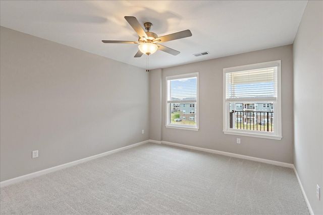 566 Foxhill Drive, 12-302, Crescent Springs, KY 41017