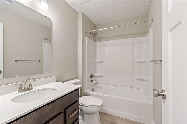 566 Foxhill Drive, 12-302, Crescent Springs, KY 41017