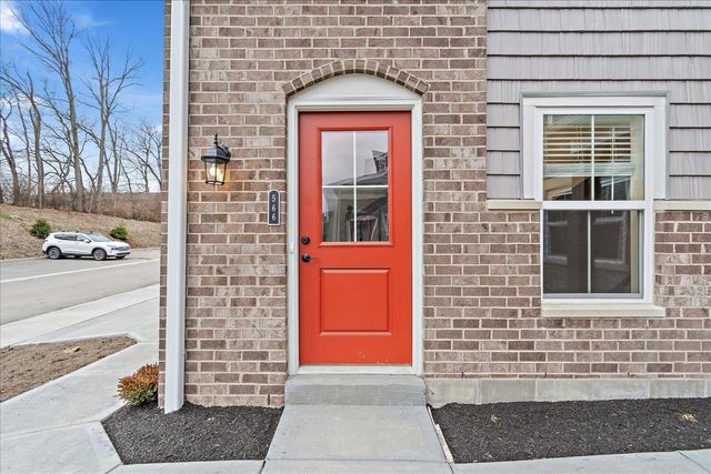 566 Foxhill Drive, 12-302, Crescent Springs, KY 41017