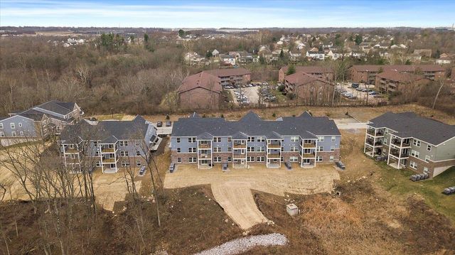 566 Foxhill Drive, 12-302, Crescent Springs, KY 41017