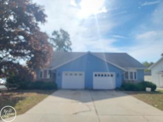 1424 Hazelwood Lane, Port Huron, MI 48060