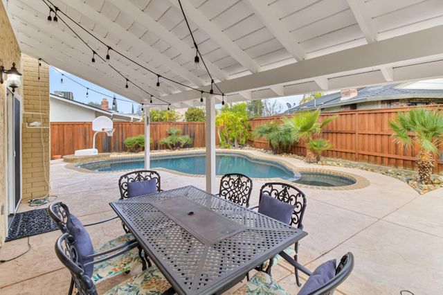 5200 Vista Del Oro Way, Fair Oaks, CA 95628