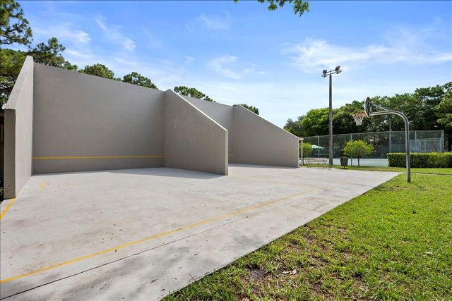 406 4th Terrace, Palm Beach Gardens, FL 33418