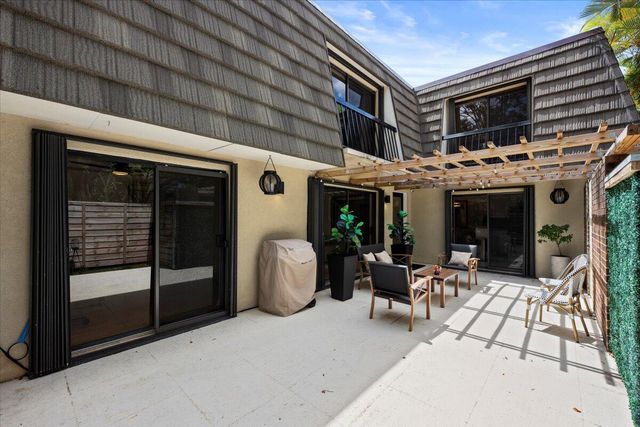 406 4th Terrace, Palm Beach Gardens, FL 33418