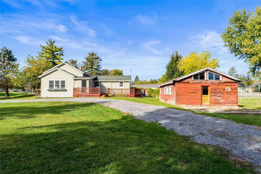 1236 Hook Rd, Farmington, NY 14425