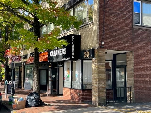 33 Great Neck Road, Great Neck, NY 11021