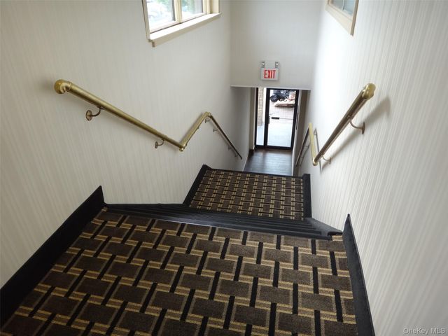 33 Great Neck Road, Great Neck, NY 11021