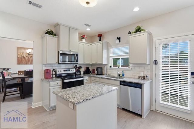 878 Fairview Drive NE, Hinesville, GA 31313