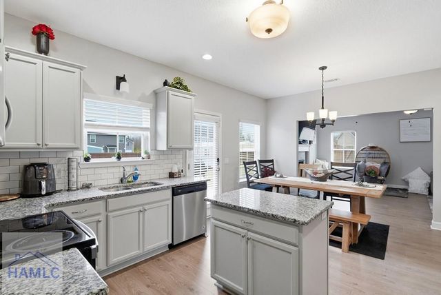 878 Fairview Drive NE, Hinesville, GA 31313