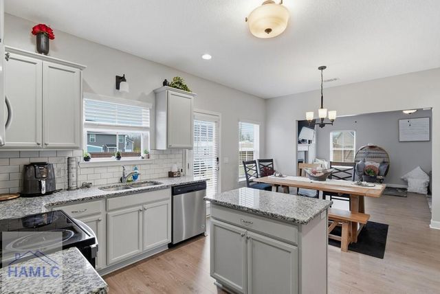 878 Fairview Drive NE, Hinesville, GA 31313