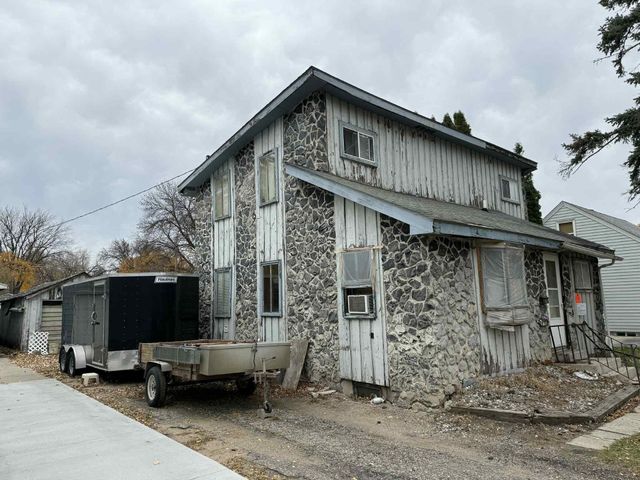 1637 10th Avenue S, Fargo, ND 58103