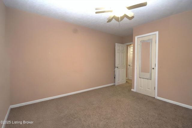 3702 Kramers Ln, Louisville, KY 40216