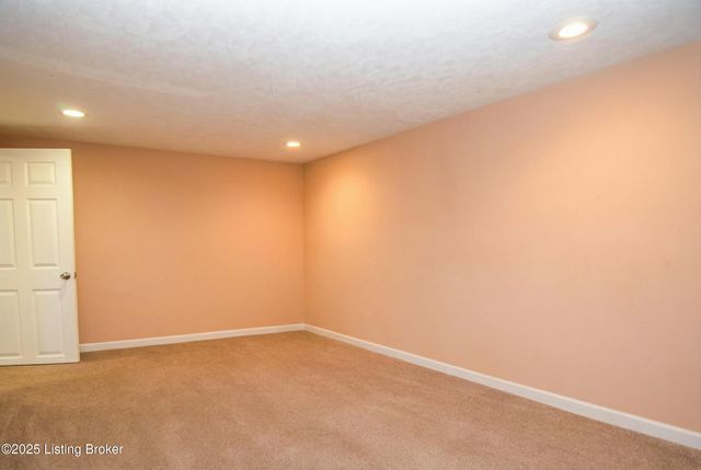 3702 Kramers Ln, Louisville, KY 40216