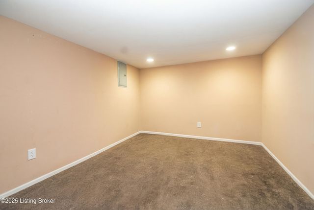 3702 Kramers Ln, Louisville, KY 40216