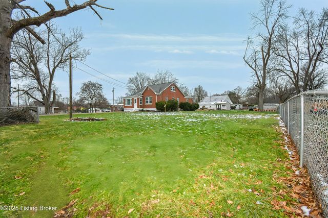 3702 Kramers Ln, Louisville, KY 40216