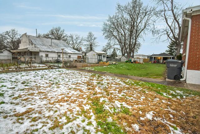 3702 Kramers Ln, Louisville, KY 40216