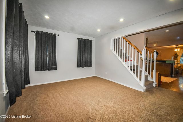 3702 Kramers Ln, Louisville, KY 40216